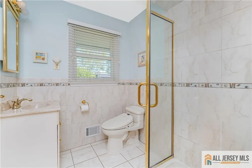 9 Braddock St, East Brunswick, NJ 08816