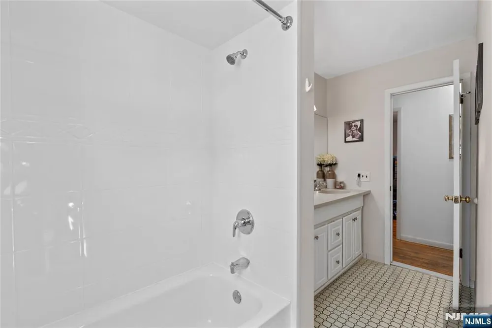 65 Miller Ave, Elmwood Park, NJ 07407