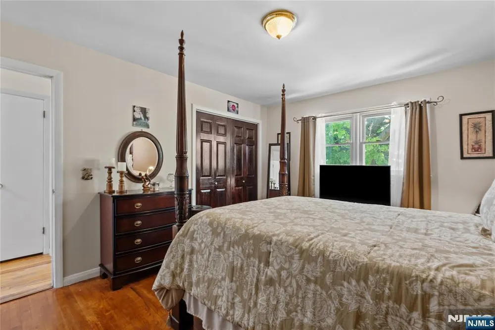 65 Miller Ave, Elmwood Park, NJ 07407