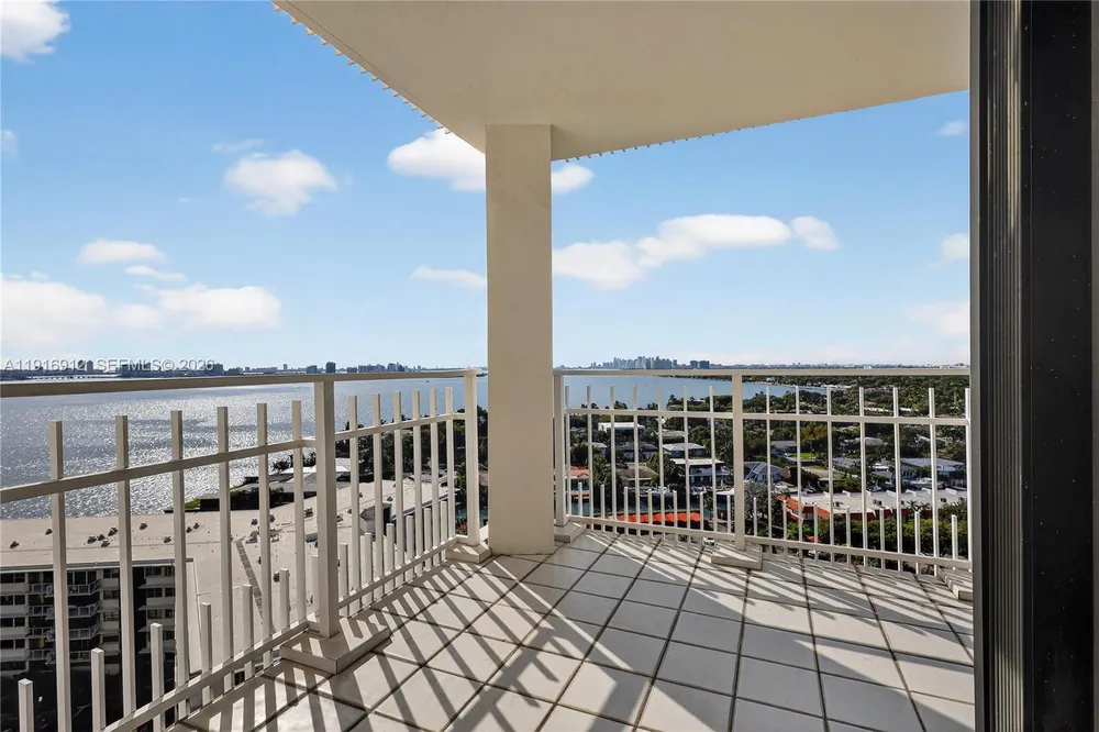 4000 TOWERSIDE TER, Miami, FL 33138