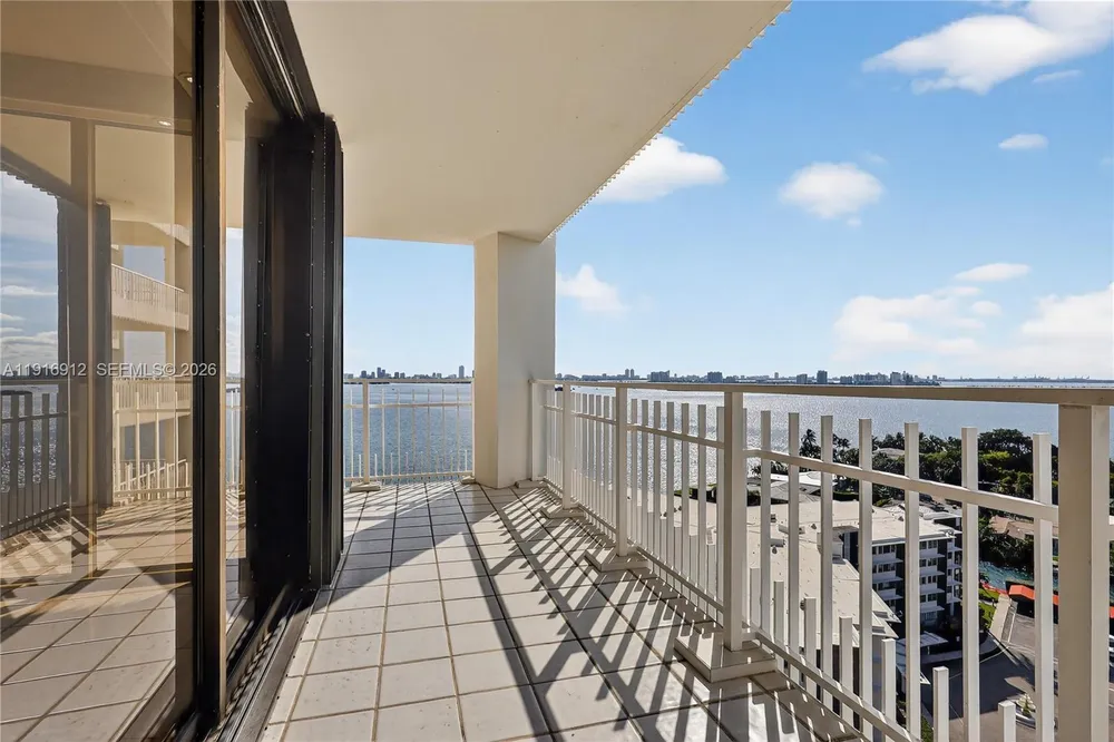 4000 TOWERSIDE TER, Miami, FL 33138