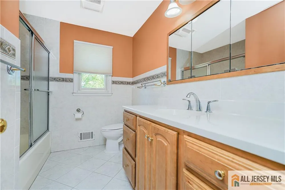 9 Braddock St, East Brunswick, NJ 08816