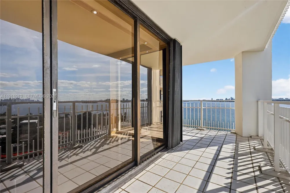 4000 TOWERSIDE TER, Miami, FL 33138