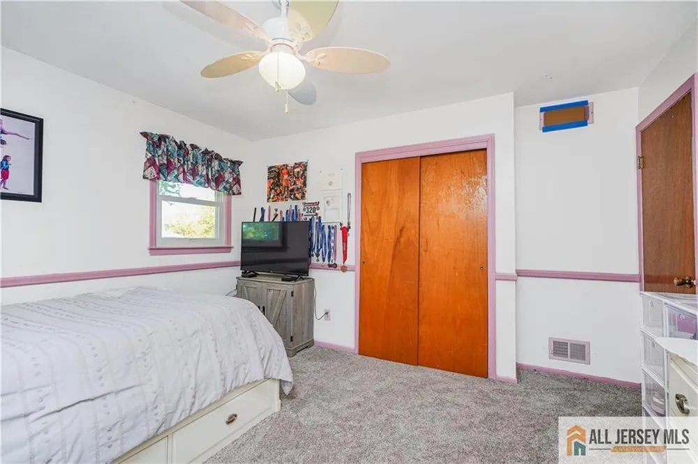 9 Braddock St, East Brunswick, NJ 08816
