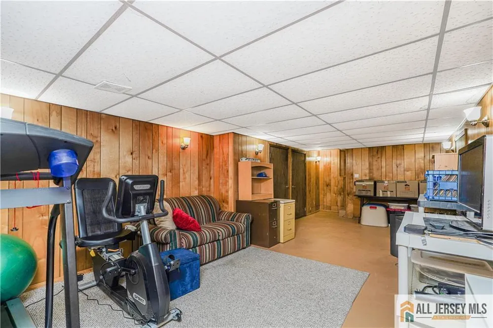 9 Braddock St, East Brunswick, NJ 08816