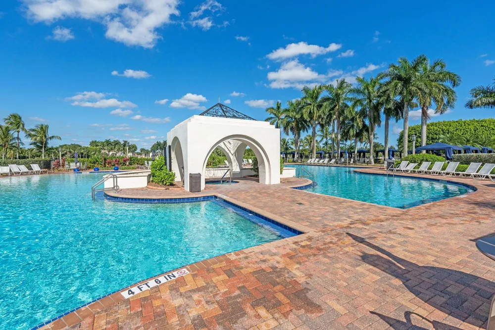 9723 Phipps Ln, Wellington, FL 33414