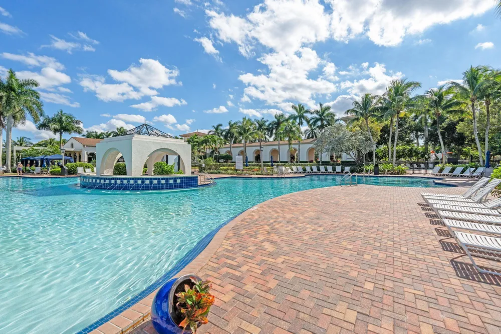 9723 Phipps Ln, Wellington, FL 33414