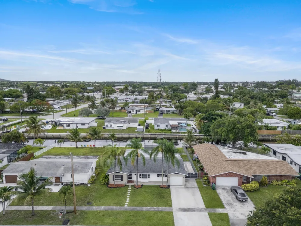 1710 W River Dr, Margate, FL 33063