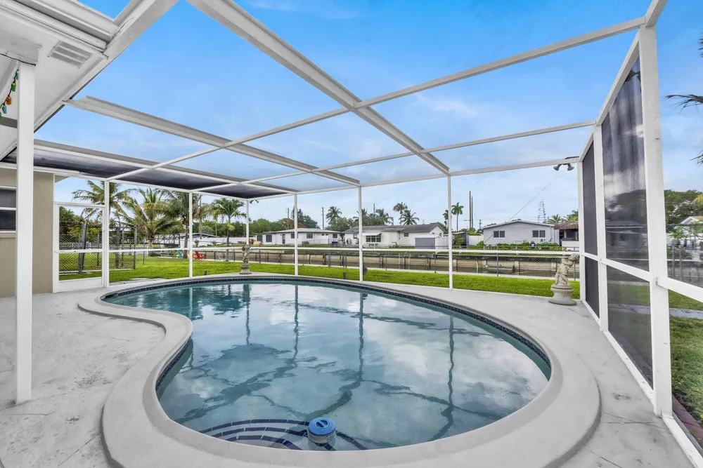1710 W River Dr, Margate, FL 33063