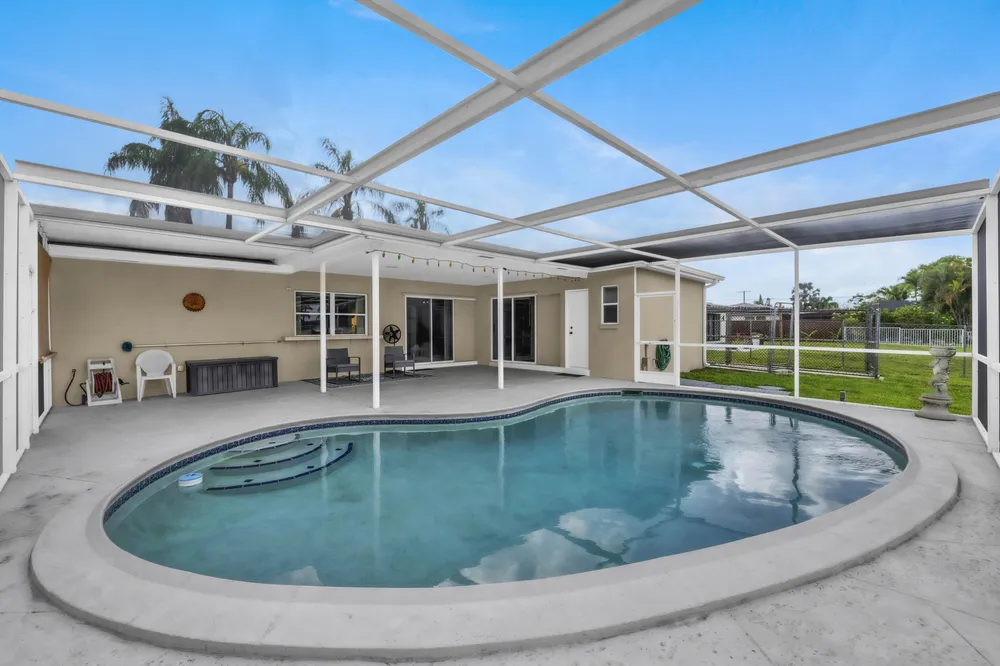 1710 W River Dr, Margate, FL 33063