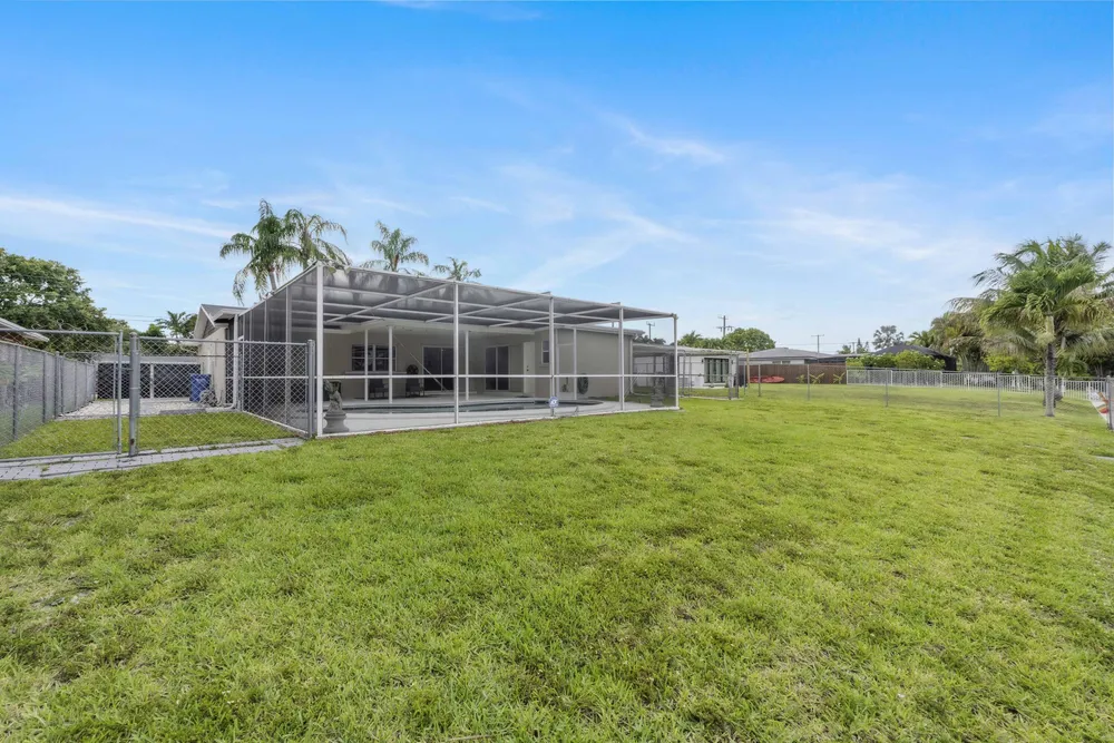 1710 W River Dr, Margate, FL 33063