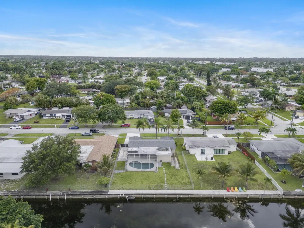 1710 W River Dr, Margate, FL 33063