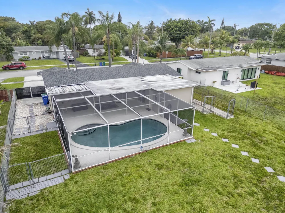 1710 W River Dr, Margate, FL 33063