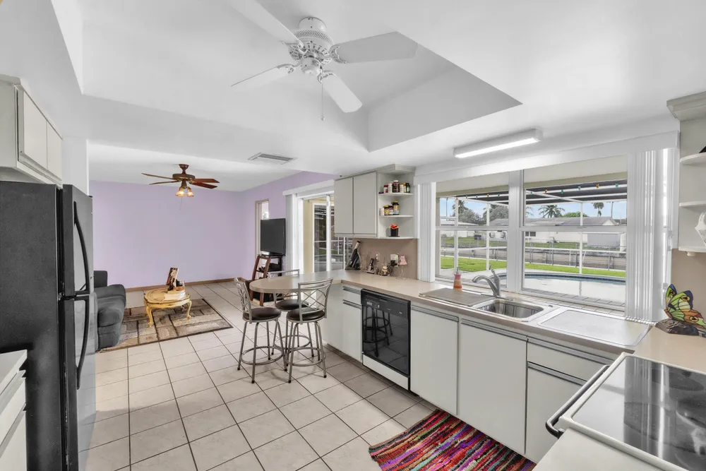 1710 W River Dr, Margate, FL 33063