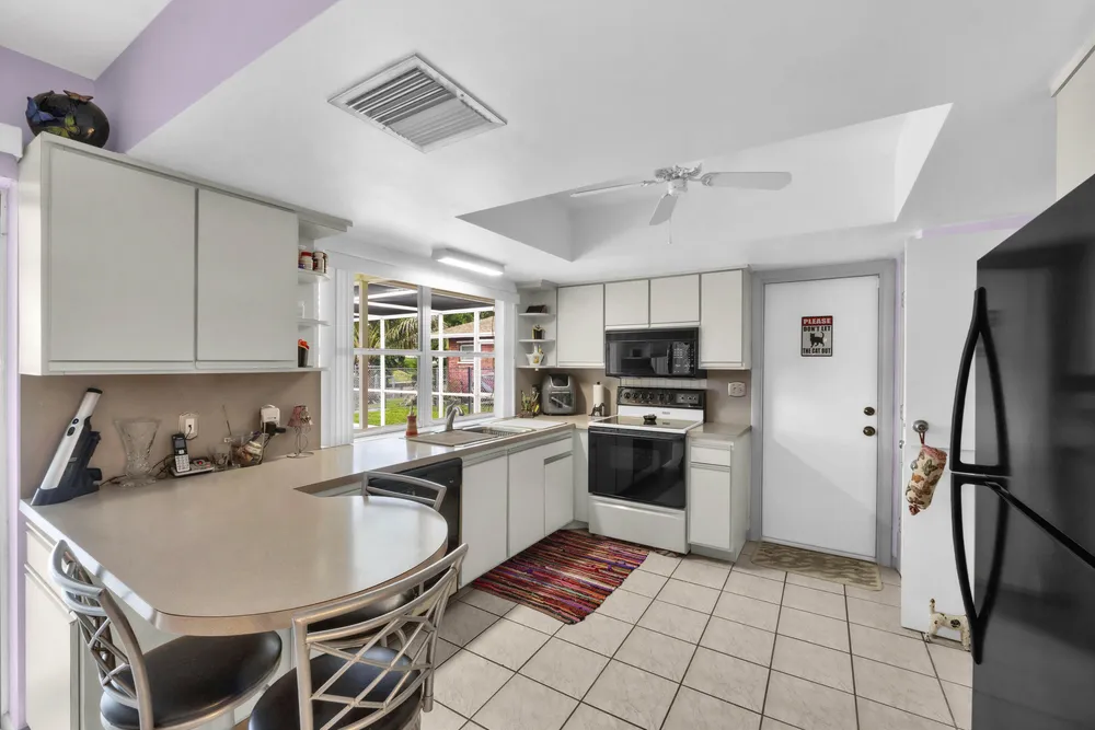 1710 W River Dr, Margate, FL 33063