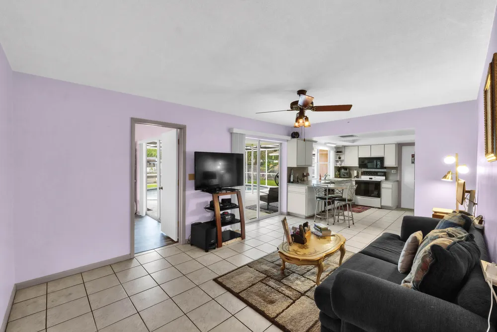 1710 W River Dr, Margate, FL 33063