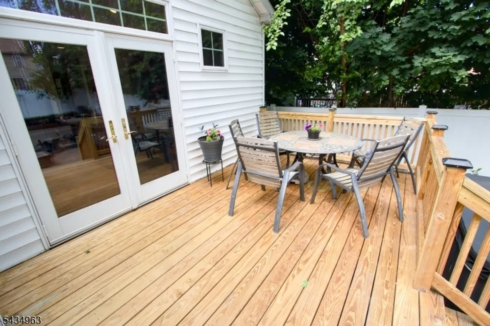 26 Davey St, Bloomfield, NJ 07003