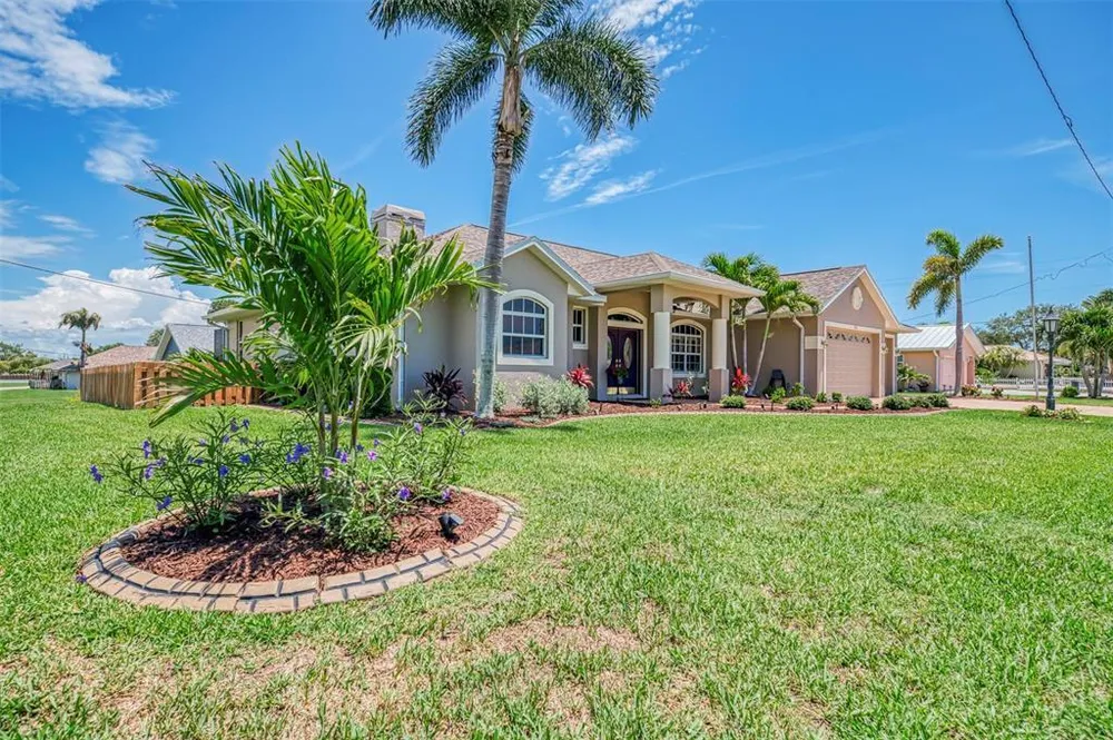 935 Graham Rd, Venice, FL 34293