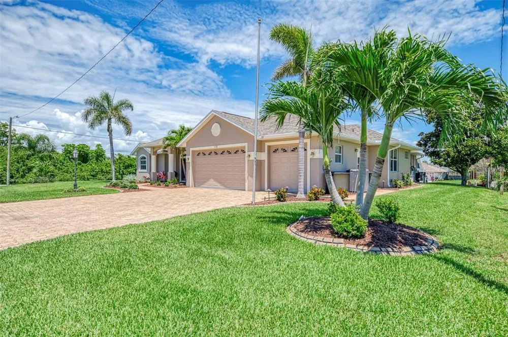 935 Graham Rd, Venice, FL 34293