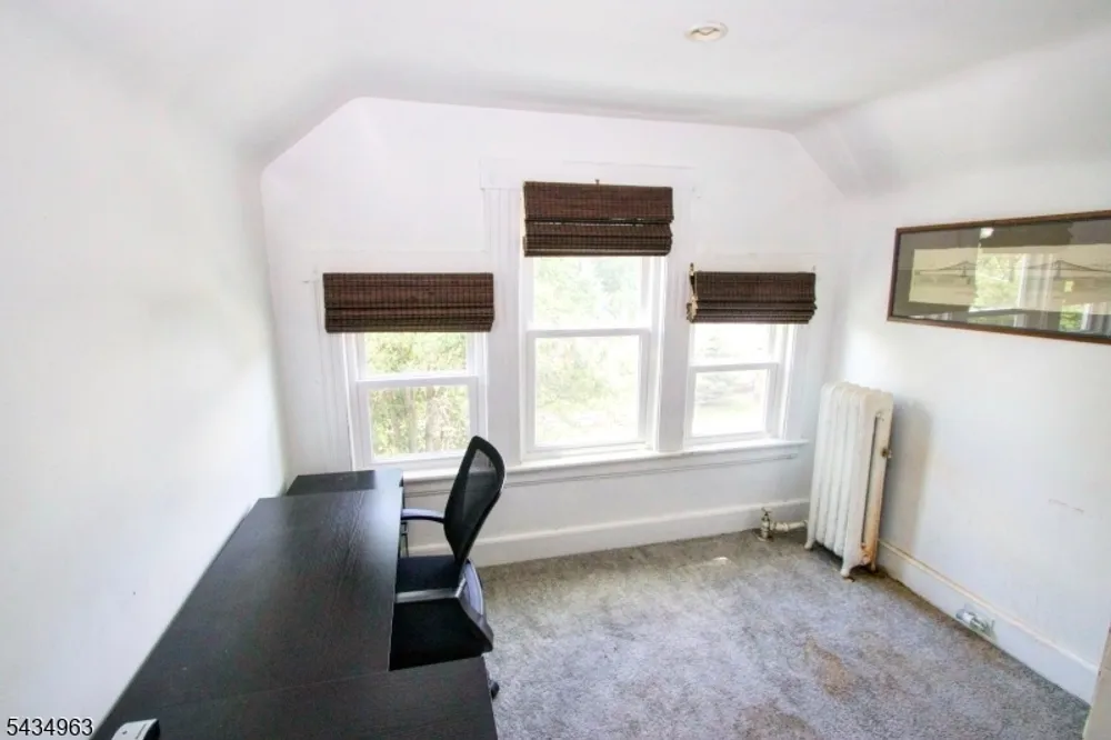 26 Davey St, Bloomfield, NJ 07003