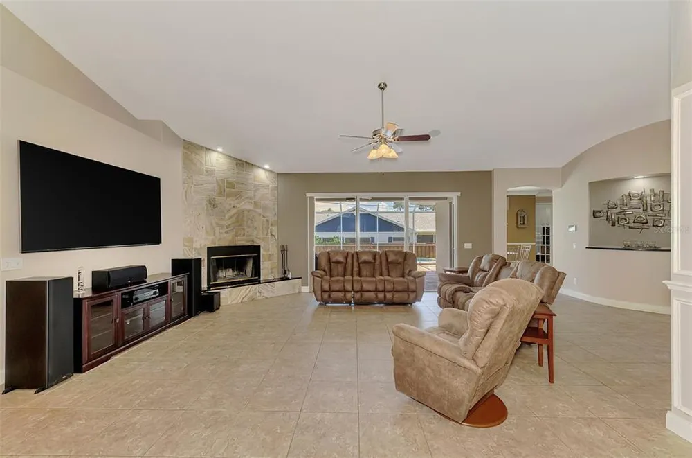 935 Graham Rd, Venice, FL 34293
