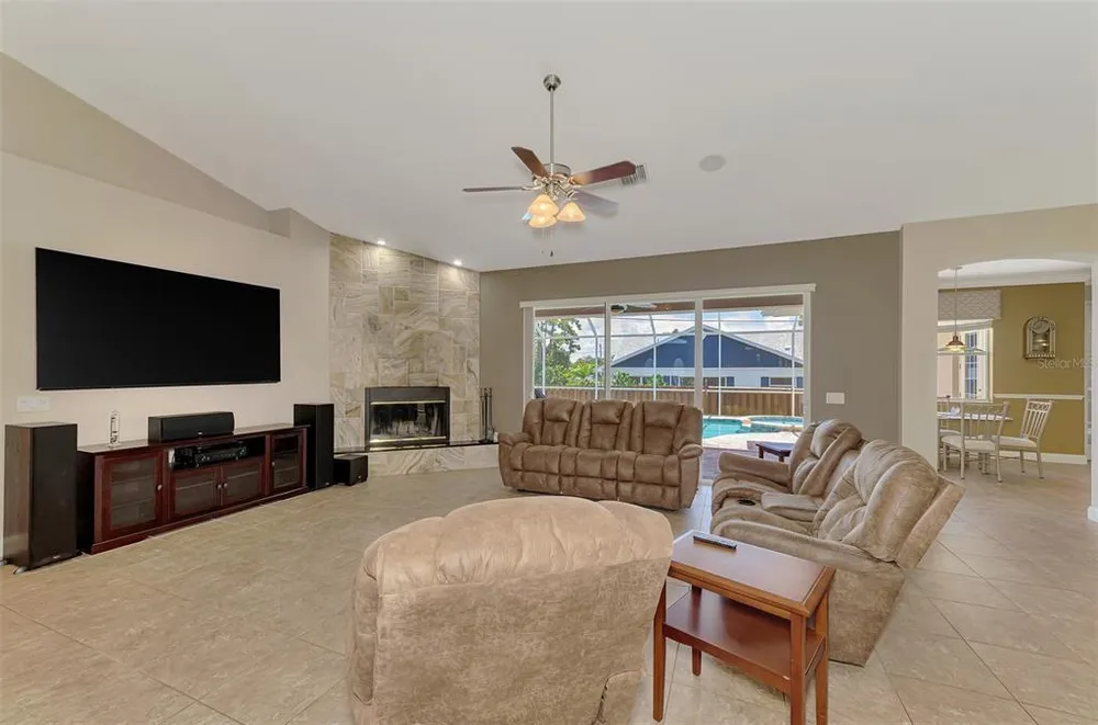 935 Graham Rd, Venice, FL 34293