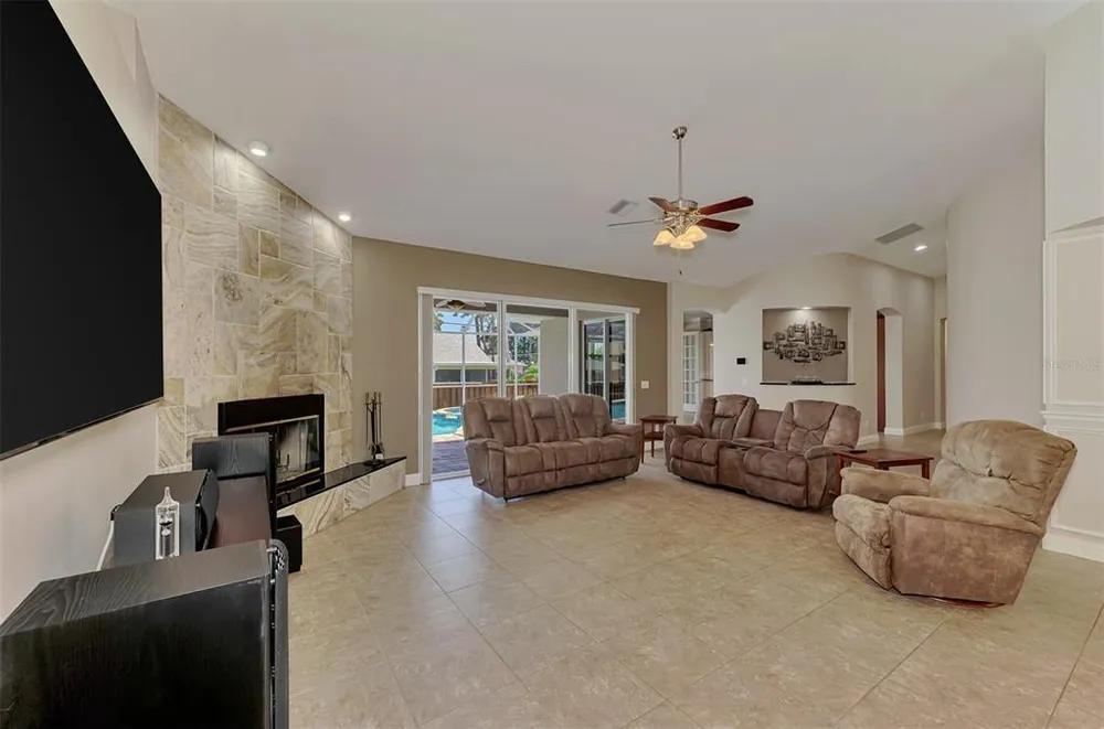 935 Graham Rd, Venice, FL 34293