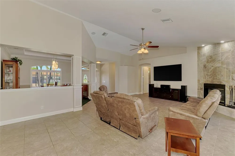 935 Graham Rd, Venice, FL 34293