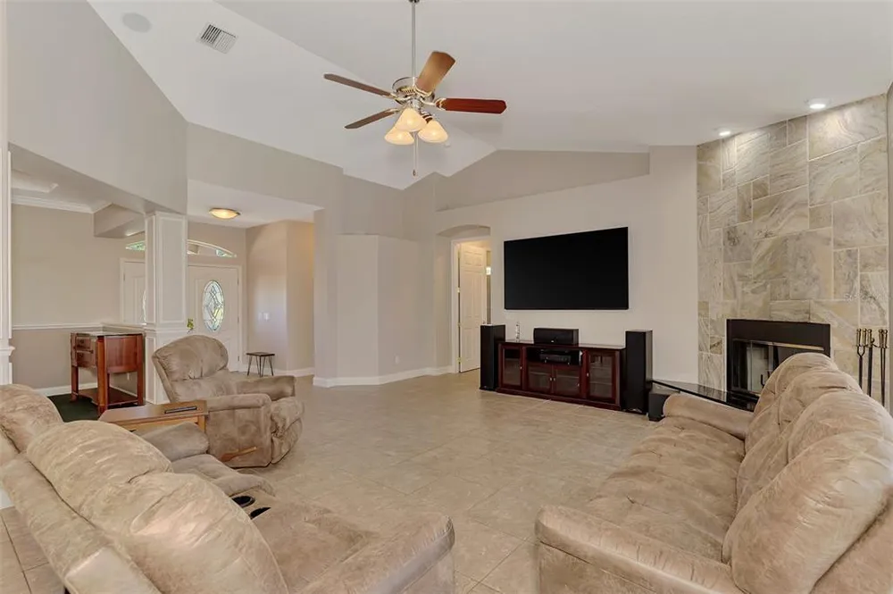 935 Graham Rd, Venice, FL 34293