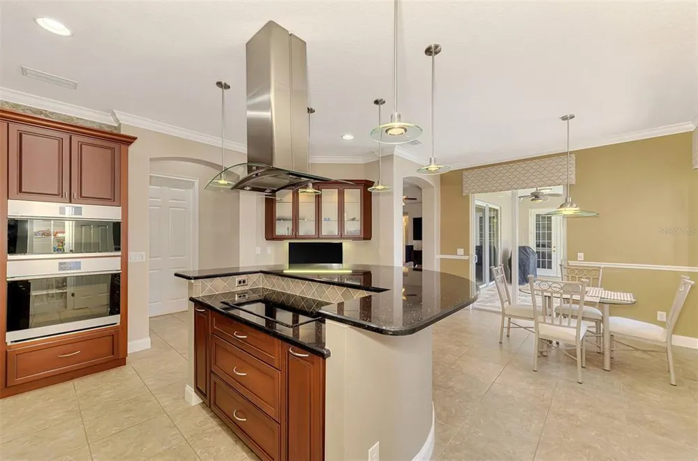 935 Graham Rd, Venice, FL 34293