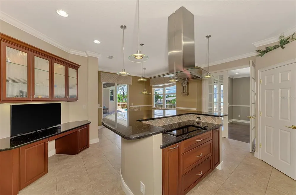 935 Graham Rd, Venice, FL 34293