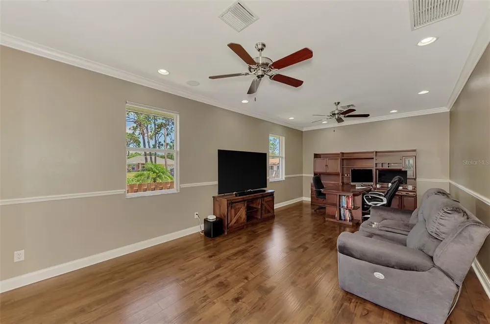 935 Graham Rd, Venice, FL 34293
