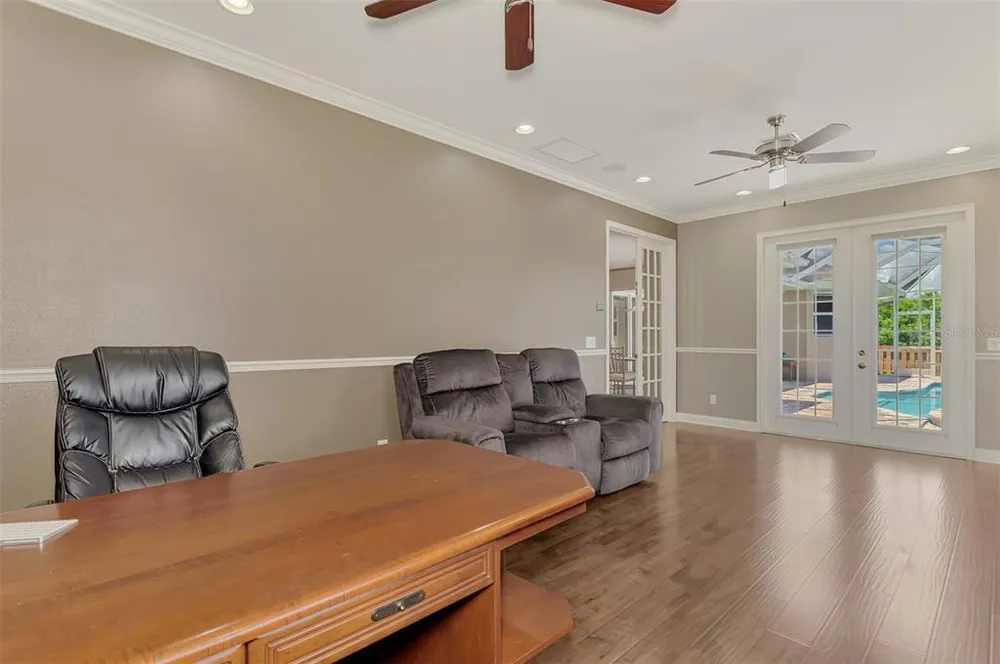 935 Graham Rd, Venice, FL 34293