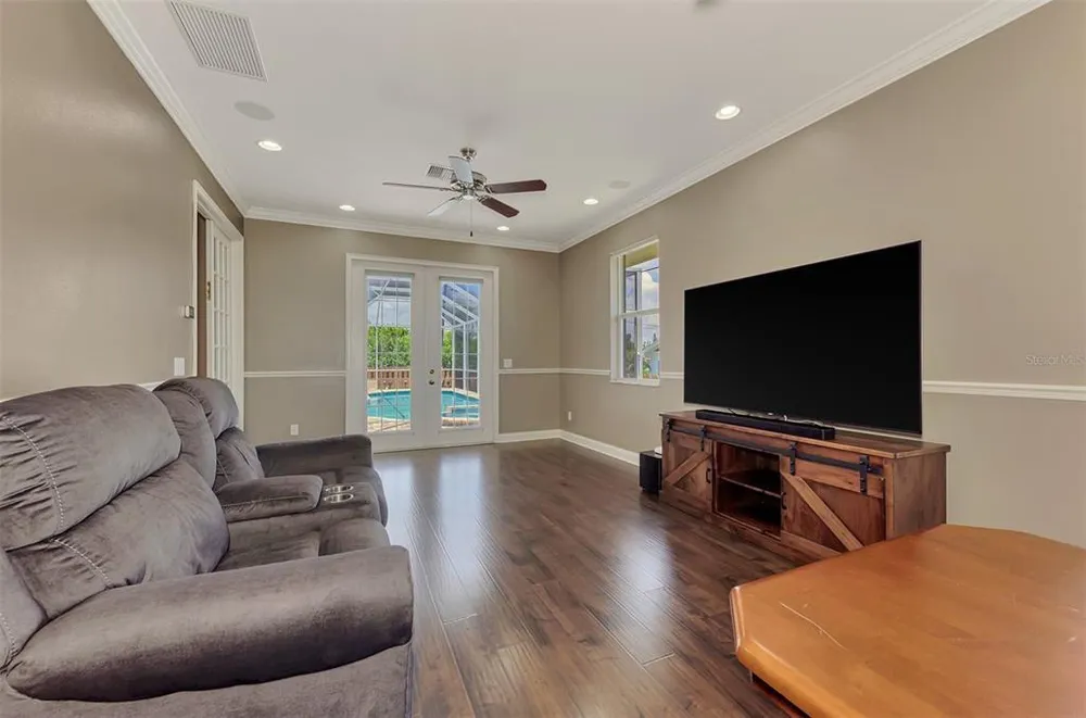 935 Graham Rd, Venice, FL 34293