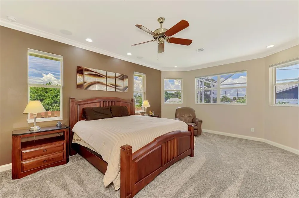 935 Graham Rd, Venice, FL 34293