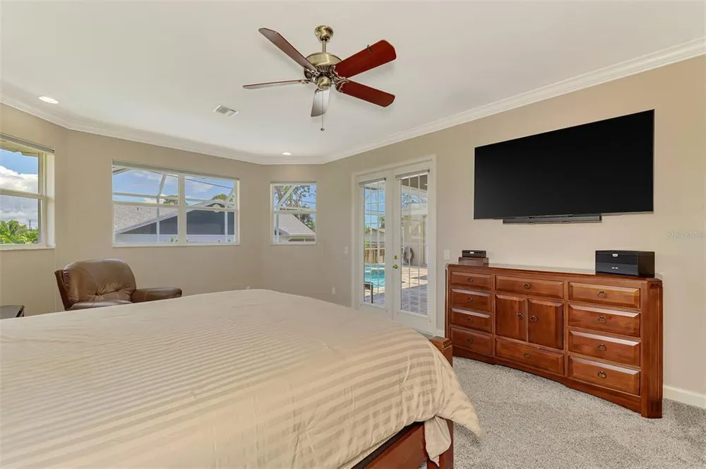 935 Graham Rd, Venice, FL 34293