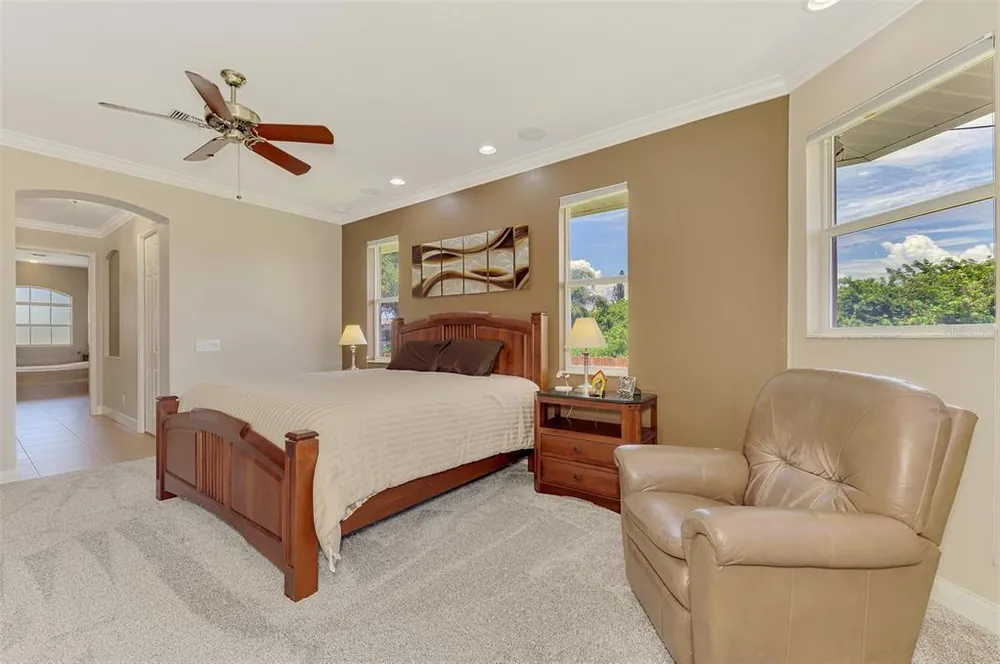 935 Graham Rd, Venice, FL 34293