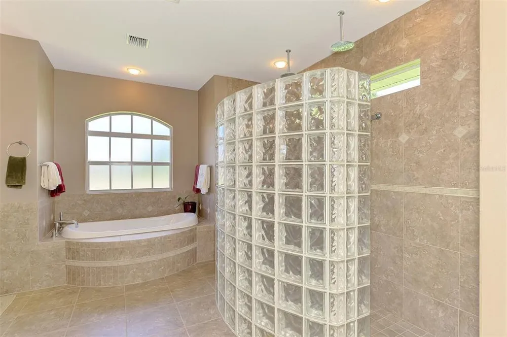 935 Graham Rd, Venice, FL 34293