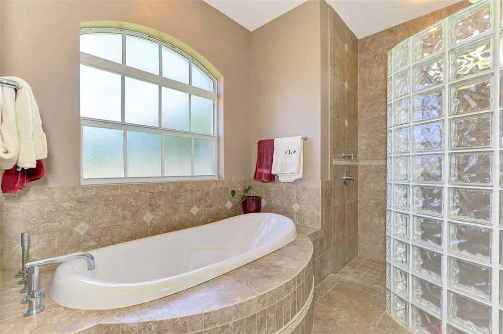 935 Graham Rd, Venice, FL 34293