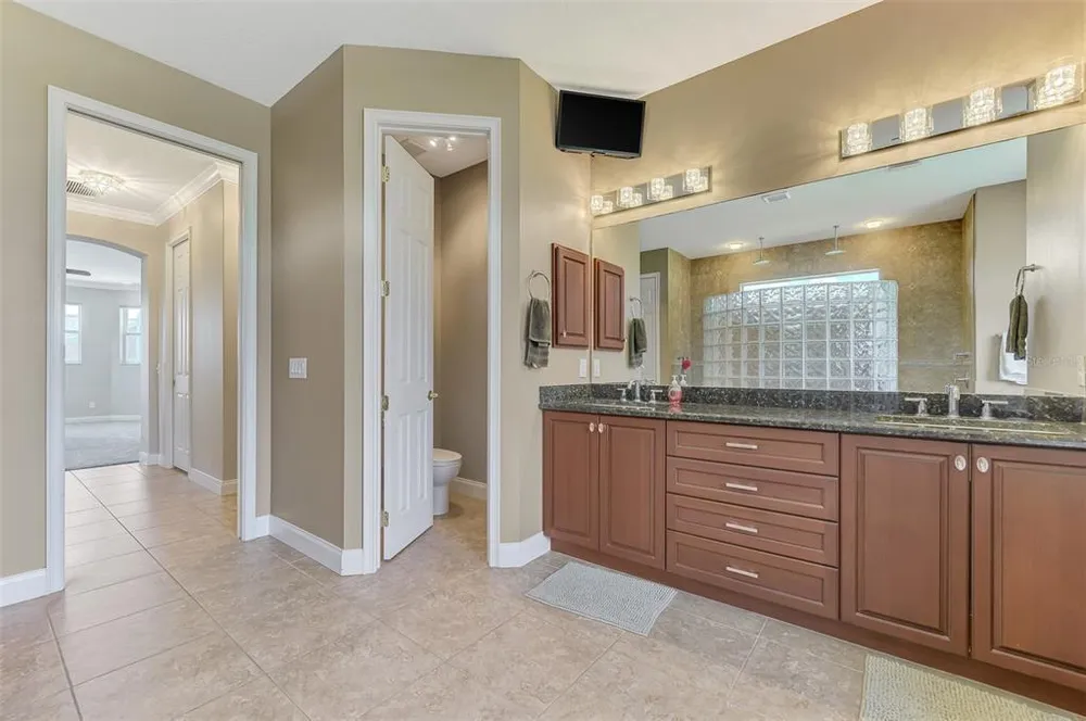 935 Graham Rd, Venice, FL 34293