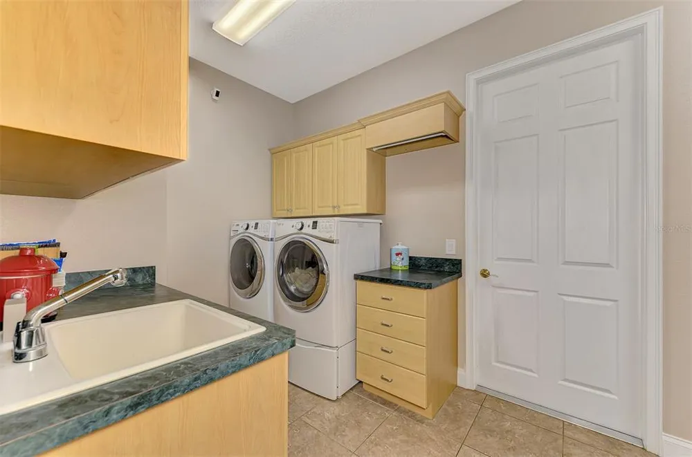 935 Graham Rd, Venice, FL 34293