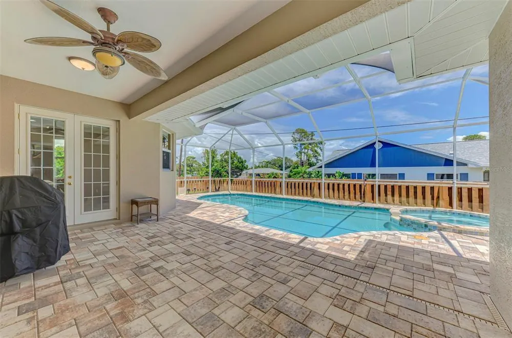 935 Graham Rd, Venice, FL 34293