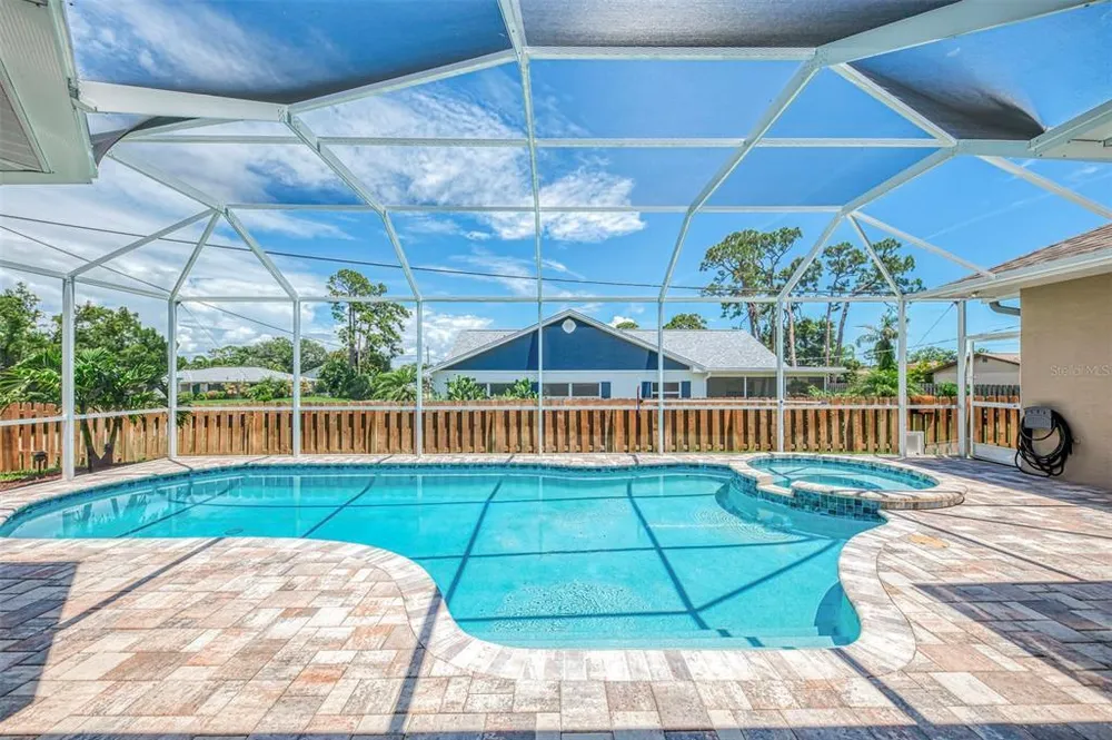 935 Graham Rd, Venice, FL 34293
