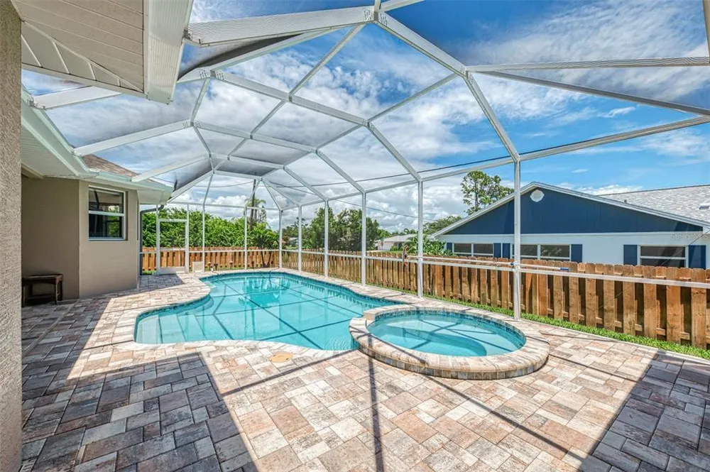 935 Graham Rd, Venice, FL 34293