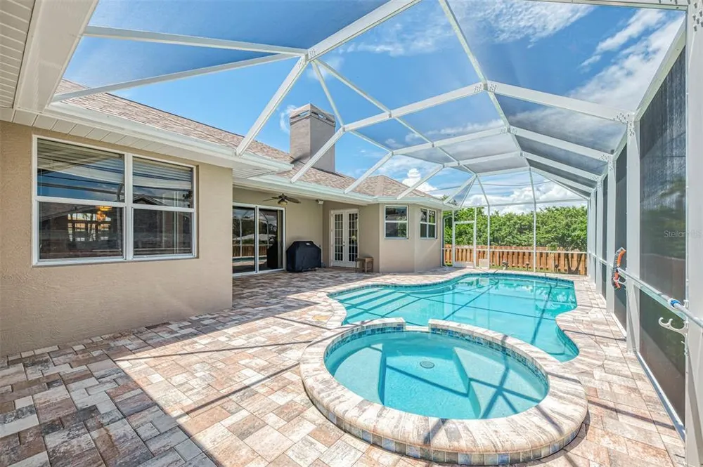 935 Graham Rd, Venice, FL 34293