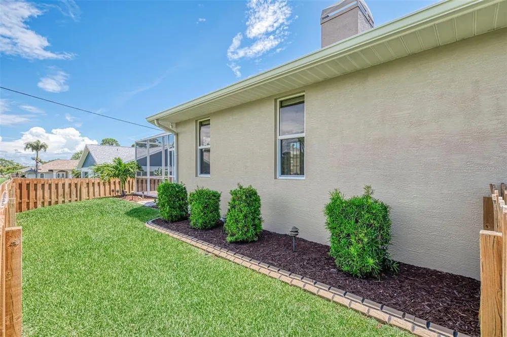 935 Graham Rd, Venice, FL 34293