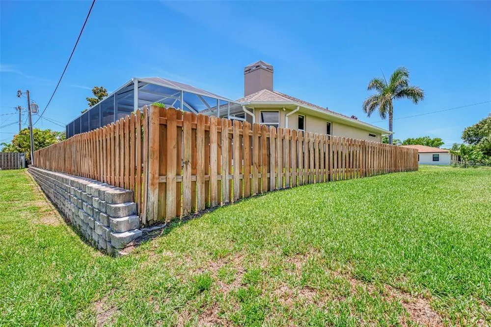 935 Graham Rd, Venice, FL 34293