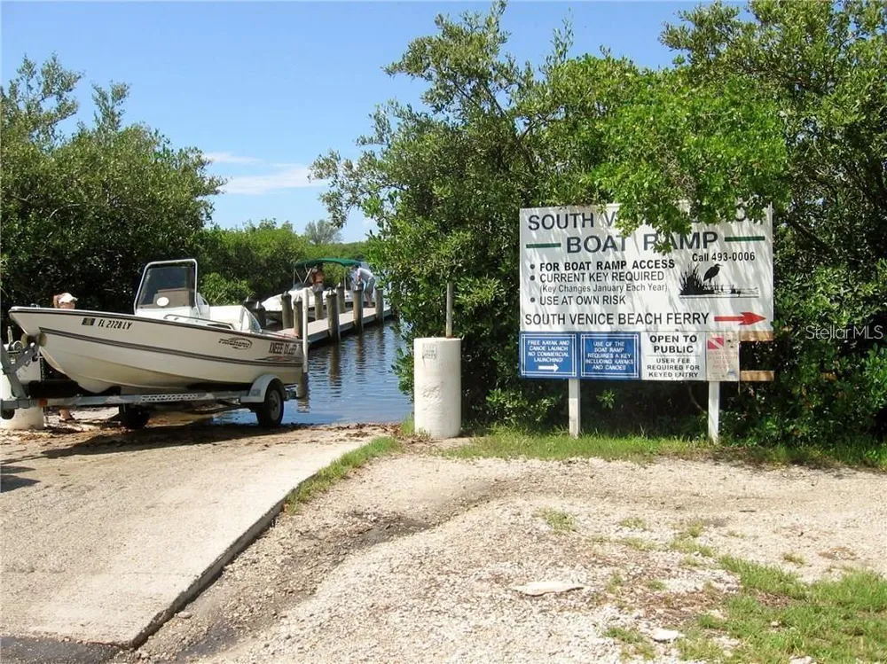 935 Graham Rd, Venice, FL 34293