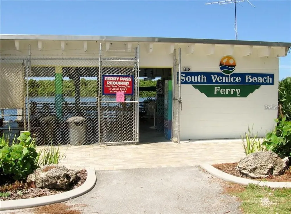 935 Graham Rd, Venice, FL 34293