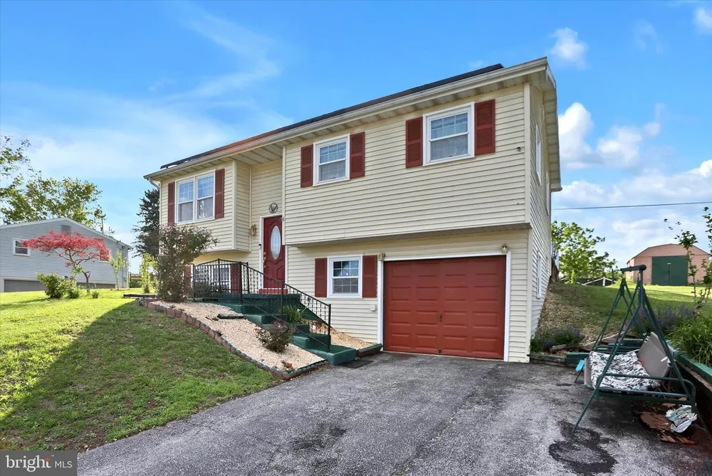 3269 Night in Gale Dr, Dover, PA 17315